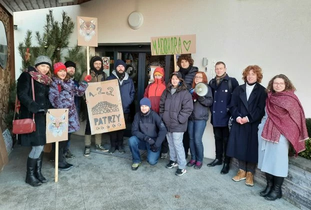 
Protest mieszkańców Gminy Andrychów, przyrodników i organizacji ekologicznymi przed siedzibą Regionalnej Dyrekcji Lasów Państwowych w Katowicach, 7 stycznia 2022 r. Fot. Rafał Banaszak
