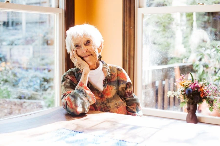 Joanna Macy. Fot. Brooke Porter, dzięki uprzejmości Jess Serrante, źródło: workthatreconnects.org