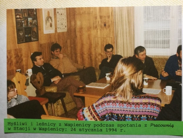
Spotkanie w siedzibie Pracowni z leśnikami i myśliwymi w sprawie gospodarowania w Dolinie Wapienicy, 1994 r. Fot. Archiwum Pracowni
