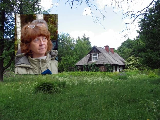 Jedno z ostatnich zdjęć Simony Kossak z 2006 roku i współczesny widok leśniczówki Dziedzinka. Fot. Archiwum