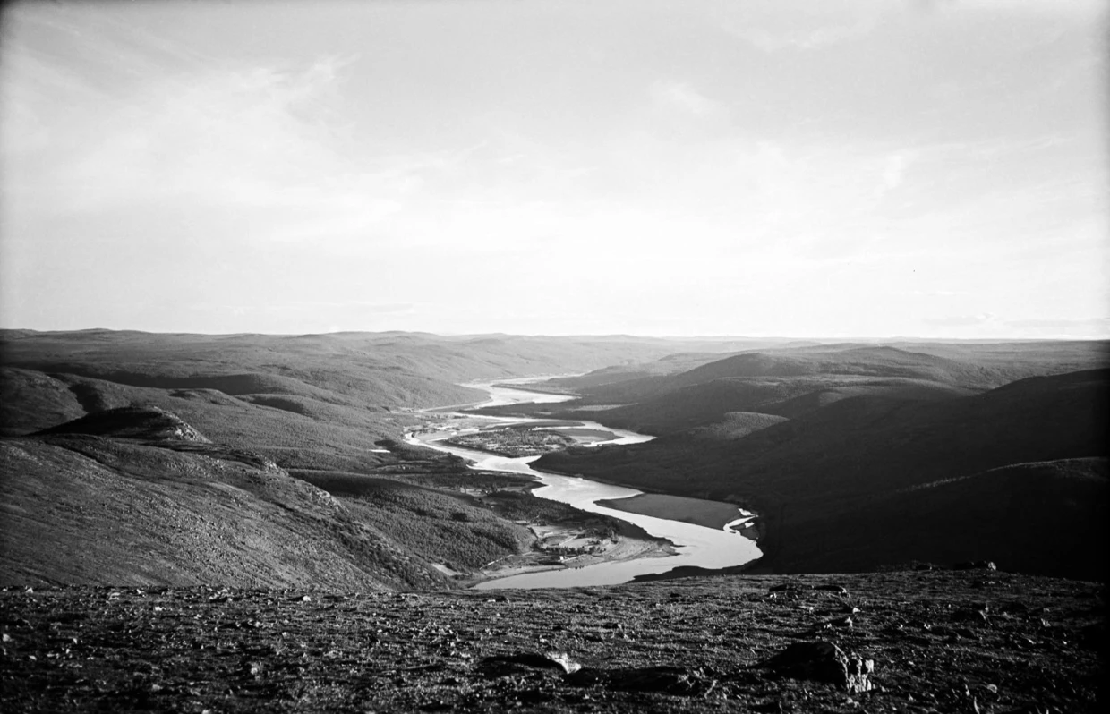 Tenojoki – rzeka w północnej Finlandii i Norwegii, znana z licznie występującej populacji łososia, 1938 r. Fot. Nillo Tuura, źródło: Finnish Heritage Agency za Finna.fi