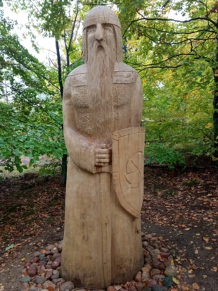 Rzeźbiarska podobizna dawnego Peruna, dziś strzegącego Gontyńca. Fot. Bartosz Świątek