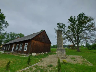 120-letnia szkoła w Wiązownicy-Kolonii. Fot. Łukasz Misiuna
