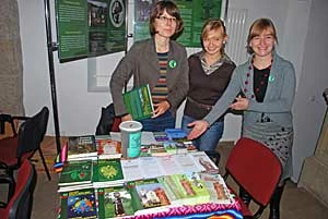 Uroczysta sesja – stoisko materiałów edukacyjnych REFA przygotowane dla gości. Fot. archiwum REFA