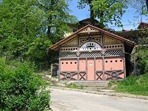Szczawnica – zabytkowa obudowa zniszczonego źródła szczawy Szymon. Fot. Lucyna Rajchel