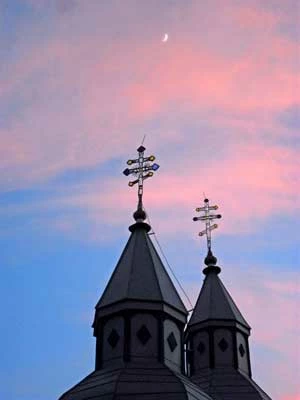 
Krzyże na baniach cerkwi w Olchowcu, Beskid Niski. Fot. Dagmara Stanosz
