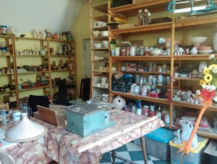 Pracownia ceramiczna Wspólnoty w Wójtówce. Fot. Maja Dobiasz-Krysiak