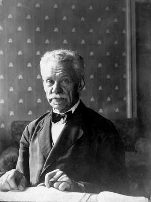 Bohdan Dyakowski (1864-1940)- polski biolog, nauczyciel, współzałożyciel Ligi Ochrony Przyrody. Napisał wiele książek i podręczników popularyzujących polską przyrodę i ideę jej ochrony Fot. ze zbiorów Muzeum Ogrodu Botanicznego Uniwersytetu Jagielońskiego.