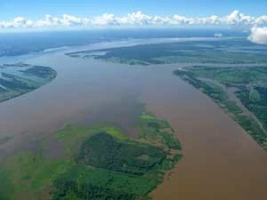 
Spotkanie wód Rio Negro i Rio Solimoes. Fot. Stanisław Jaromi
