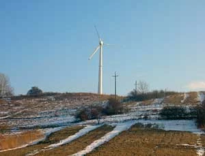 Elektrownia wiatrowa we Wróbliku koło Rymanowa. Fot. Łukasz Łuczaj