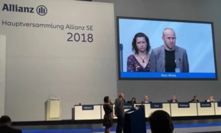 Alan Weiss ze Stowarzyszenia Pracownia na rzecz Wszystkich Istot uczestniczył w walnym zgromadzeniu akcjonariuszy Allianz. Monachium, 9 maja 2018 r.