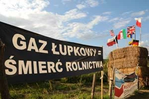 
Delegacje z całego świata zostawiały swoje flagi narodowe na znak poparcia protestu Fot. Andrzej Bąk
