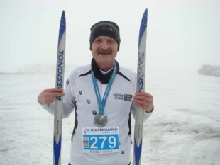
Krzysztof Próchniewicz podczas biegu narciarstwa klasycznego

