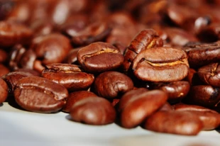 
Uprawa kawy przestaje się opłacać, a w to miejsce pojawia się koka. pixabay.com/pl/photos/kawy-ziaren-kawy-kafejka-pieczony-1291656/
