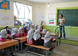 
Lekcja w szkole podstawowej dla dziewcząt w Tahzib. Fot. Mohammad Tajeran
