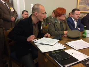 Tomasz Zdrojewski z koalicji Niech Żyją! i Pracowni na rzecz Wszystkich Istot podczas pracy komisji sejmowej zajmującej się prawem łowieckim, grudzień 2016 r. Fot. Archiwum Pracowni
