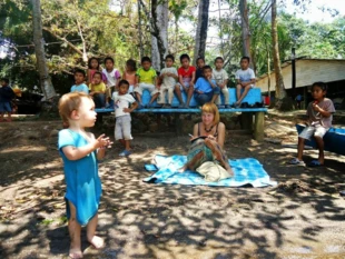 
W domu dziecka Casa Guatemala dzieciaki cały dzień spędzają w przyrodzie. To daje im siłę i pewność siebie. Fot. Grzegorz Ryczywolski
