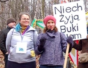Kaja Hołubowska i Anna Treit podczas protestu w obronie buków. Fot. Tadeusz Treit
