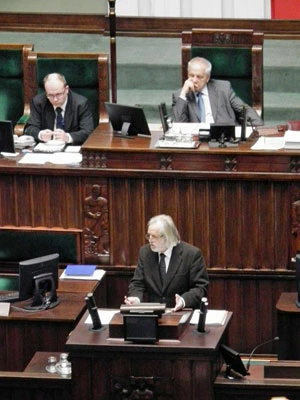 
Krzysztof A. Worobiec, przedstawiciel Komitetu Inicjatywy Ustawodawczej referuje założenia i uzasadnienie projektu ustawy, styczeń 2011 r. Fot. Marek Broniarek
