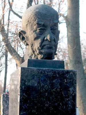 Grób Szarlemana na cmentarzu Zwierzynieckim w Kijowie. Fot. Iwan Parnikoza