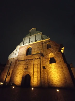 Kościół św. Wojciecha nocą. Fot. Bartosz Światek