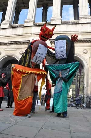 Postawił rolny minister Marek Bogu świeczkę i diabłu ogarek. Sprawa wprowadzenia GMO „Szczególnie bliska ministrowi środowiska” skandowali i śpiewali uczestnicy protestu. Fot. Instytut Spraw Obywatelskich