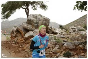 Violetta na trasie Heros Ultra Crete 2016 czyli 156 km przez Kretę. Tam było czysto. Fot. Robert Zakrzewski, RunVegan