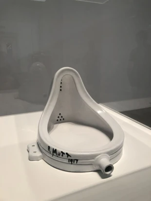 Marcel Duchamp, Fontanna, ready-made,1917, Tate Modern Gallery. Fot. Dagmara Stanosz