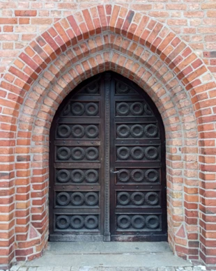 Gotycki portal kościoła św. Wojciecha. Fot. Bartosz Światek