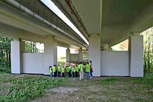 
Istotną kwestią w działaniach na rzecz ochrony łączności ekologicznej jest edukacja grup zawodowych związanych z projektowaniem dróg np. w formie warsztatów organizowanych przez PnrWI. Fot. Rafał Kurek
