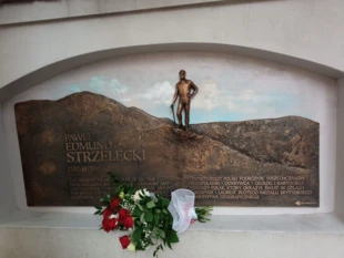 Epitafium Pawła Edmunda Strzeleckiego. Fot. Bartosz Światek