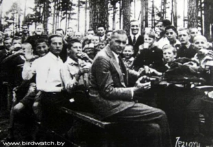 Jan Kochanowski na obozie wypoczynkowym z uczniami w Jeziorach