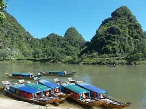 Dragon Boats w Cave Paradise National Park. Fot. Olgierd Dilis