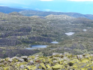 
Widok z Gaustatoppen w pogodne dni rozpościera się na jedną szóstą powierzchni kontynentalnej Norwegii. Fot. Łukasz Misiuna
