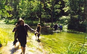 
Obóz szkolenia Strażnicy Miejsc Przyrodniczo Cennych nad Rospudą, lipiec 2000 r. Fot. Archiwum Pracowni
