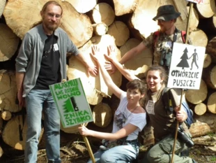 Otwórzcie Puszczę Białowieską domagali się uczestnicy Obywatelskiego Spaceru dla Puszczy, maj 2017 r. Fot. Archiwum Pracowni