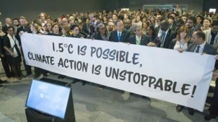 Sekretarz generalny Ban Ki-moon oraz uczestnicy konferencji. Fot. UNclimatechange