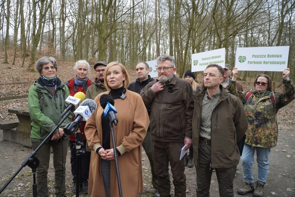 Historyczna konferencja prasowa na Polanie Harcerskiej, gdzie ogłoszono wstrzymanie wycinek w Puszczy Bukowej, 16 marca 2024 r. Fot. Andrzej Kraśnicki jr