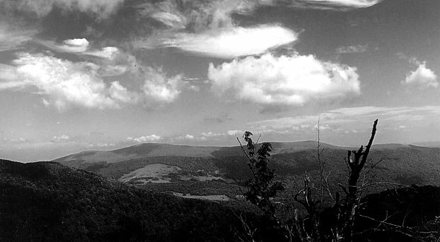 
Bieszczady, widok z Wielkiej Rawki na Połoninę Caryńską. Fot. Jan Darecki
