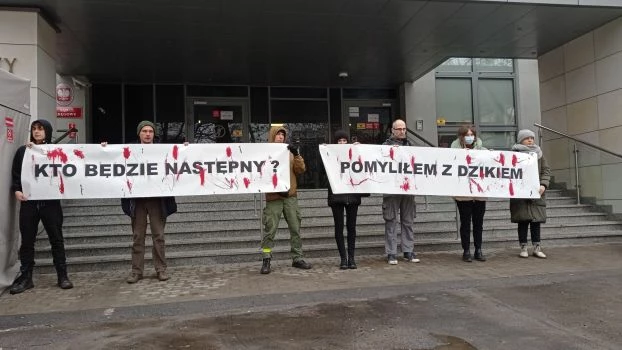 
Ruch Antyłowiecki protestujący pod siedzibą Sądu Okręgowego w Lublinie podczas jednej z rozpraw, 19 stycznia 2022 r. Fot. Kampania Niech Żyją!
