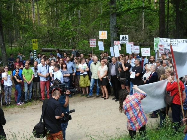 Debata o Puszczy Białowieskiej – po dwóch stronach zwolennicy wycinki i obrońcy Puszczy, 18 czerwca. Fot. Archiwum