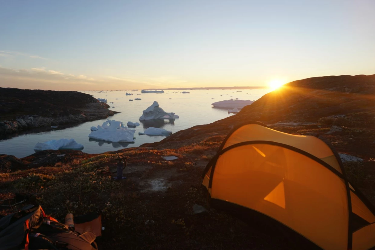 Grenlandia, zachód słońca nad zatoką Disko, wpisaną na listę dziedzictwa UNESCO. Fot. Zbigniew Szwoch