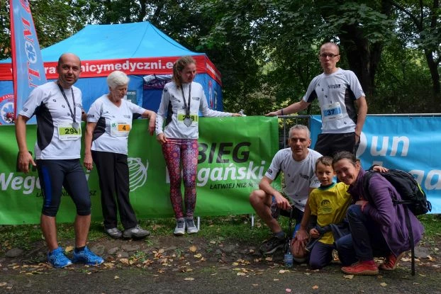 Piknik biegowy w Parku Skaryszewskim w Warszawie – 5 Bieg Wegański. Nasza ekipa w składzie aż 6 osób. Startujemy we wszystkich biegach – spacer po zdrowie, biegi dla dzieci, bieg na 5 km i bieg na 10 km, 24 września 2016. Fot. Przemysław Gumułka