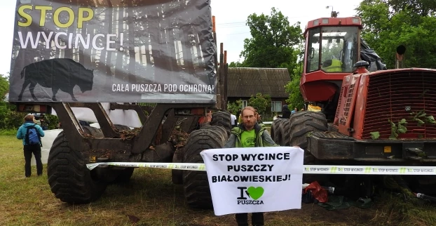 
Radosław Ślusarczyk podczas protestów w Puszczy Białowieskiej, czerwiec 2017 r. Fot. Archiwum Pracowni
