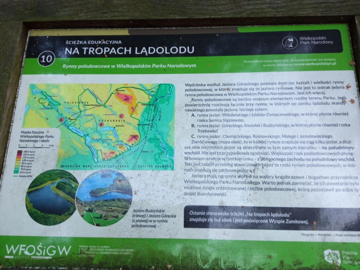 Tablica edukacyjna o rynnach polodowcowych. Fot. Bartosz Świątek