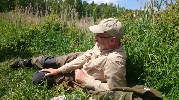 Peter Wohlleben nad Hwoźną, na skraju Rezerwatu Ścisłego Białowieskiego Parku Narodowego. Fot. Piotr Tyszko-Chmielowiec