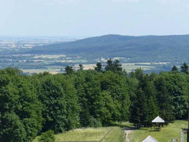 
Widok z Łyśca na Góry Świętokrzyskie. Obszar ochrony krajobrazowej ŚPN. Fot. Łukasz Misiuna
