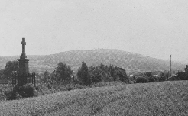 
Widok z oddali na Święty Krzyż. Fot. Dariusz Kowalczyk
