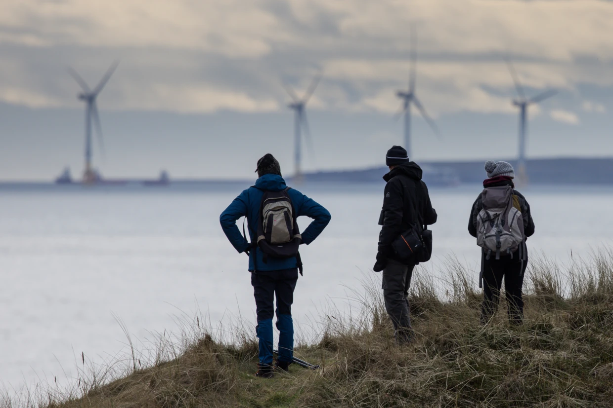 Wizyta na farmie wiatrowej w Szkocji w ramach programu tworzenia map wrażliwości ptaków na energetykę wiatrową, w której OTOP pełni funkcję partnera lokalnego projektu koordynowanego przez BirdLife International. Fot. Tomasz Wilk