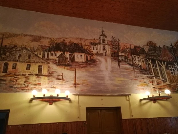 Rynek jaśliski odmalowany w środku domu ludowego. Fot. Grzegorz Bożek